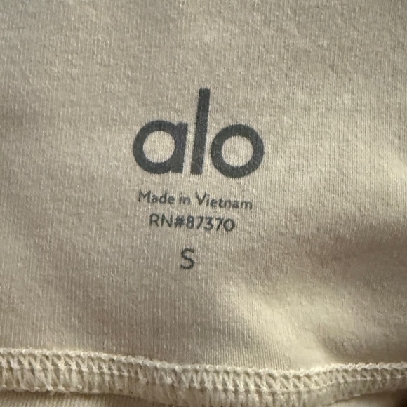 ALO Cream High Waisted Cargo Leggings - Small - Picture 3 of 5